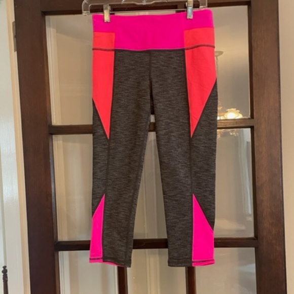 Athleta High Rise Colorblock Chaturanga Capri, Size Small - Picture 1 of 3